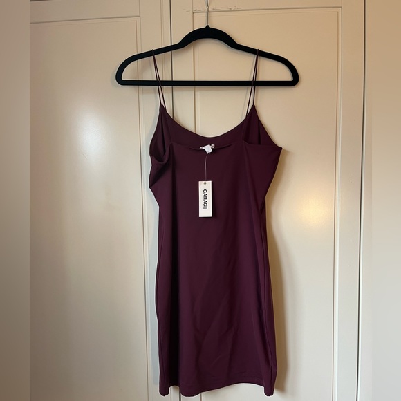 BURGUNDY BODY CON MINI DRESS WITH BUNGEE STRAPS - NEW WITH TAGS - Picture 4 of 4